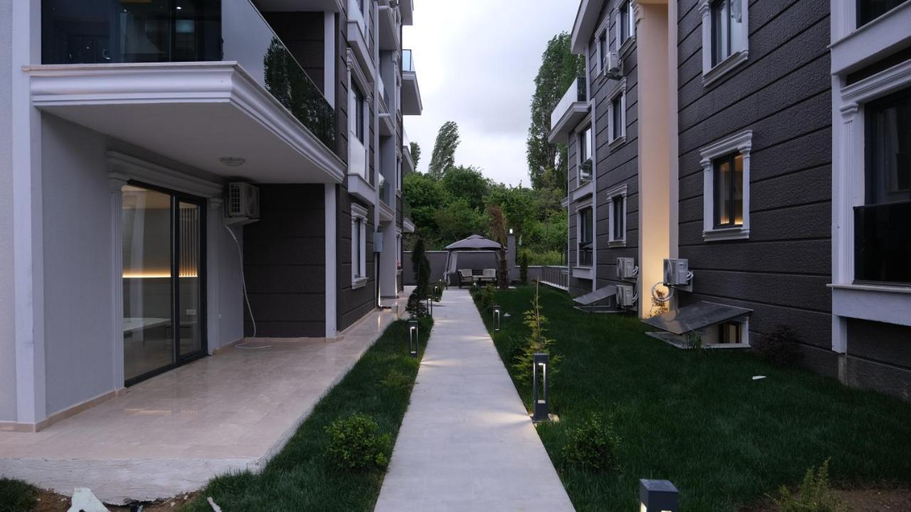 ヤロヴァ Flower City Suitsアパートホテル エクステリア 写真