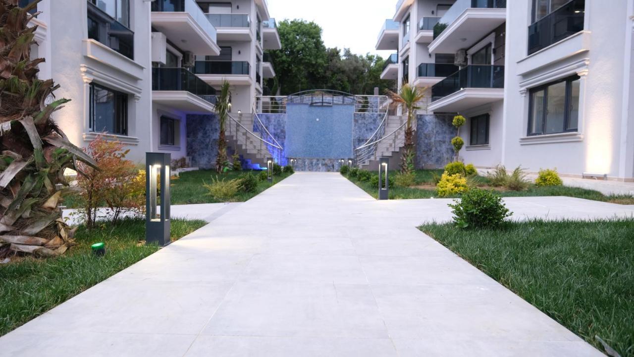 ヤロヴァ Flower City Suitsアパートホテル エクステリア 写真