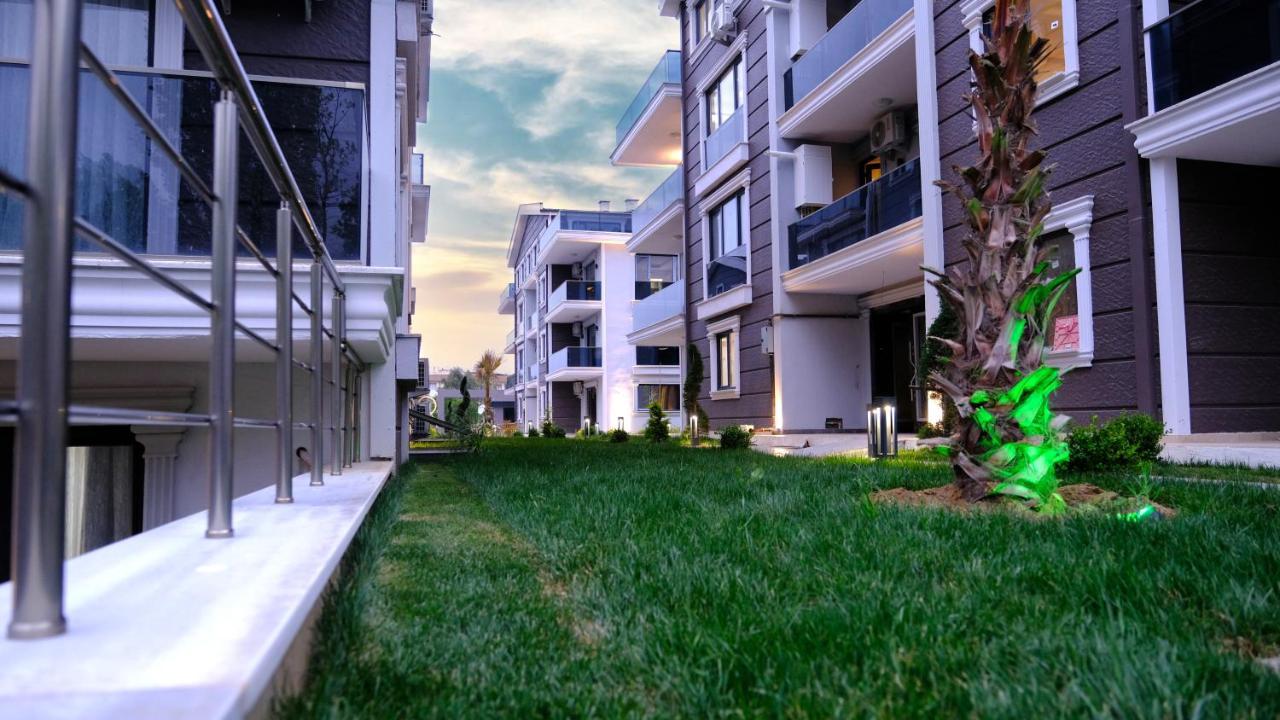 ヤロヴァ Flower City Suitsアパートホテル エクステリア 写真