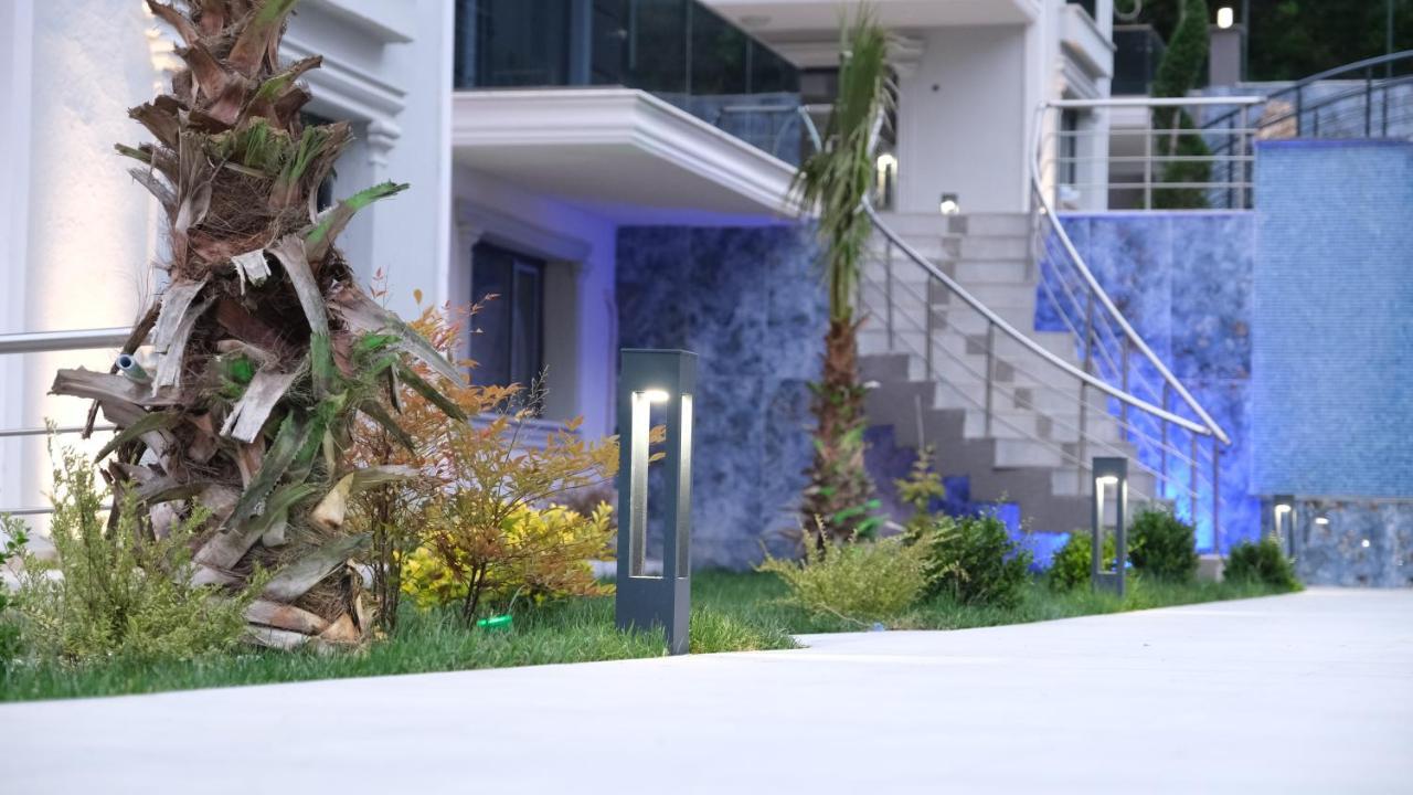 ヤロヴァ Flower City Suitsアパートホテル エクステリア 写真